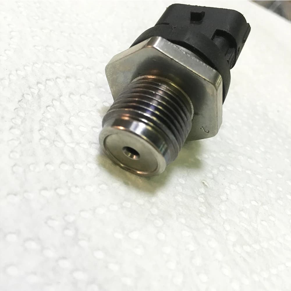 China Made New Common Rail Fuel Pressure Sensor 0281006425 for Opel Astra V, Signum, Vectra, Zafira with 1.9CDTi Engine - OEM 0281006425